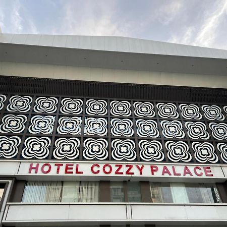 Hotel Cozzy Palace 수라트 외부 사진