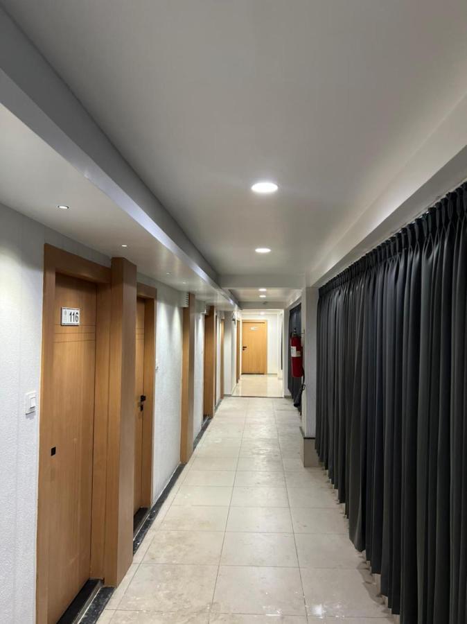 Hotel Cozzy Palace 수라트 외부 사진