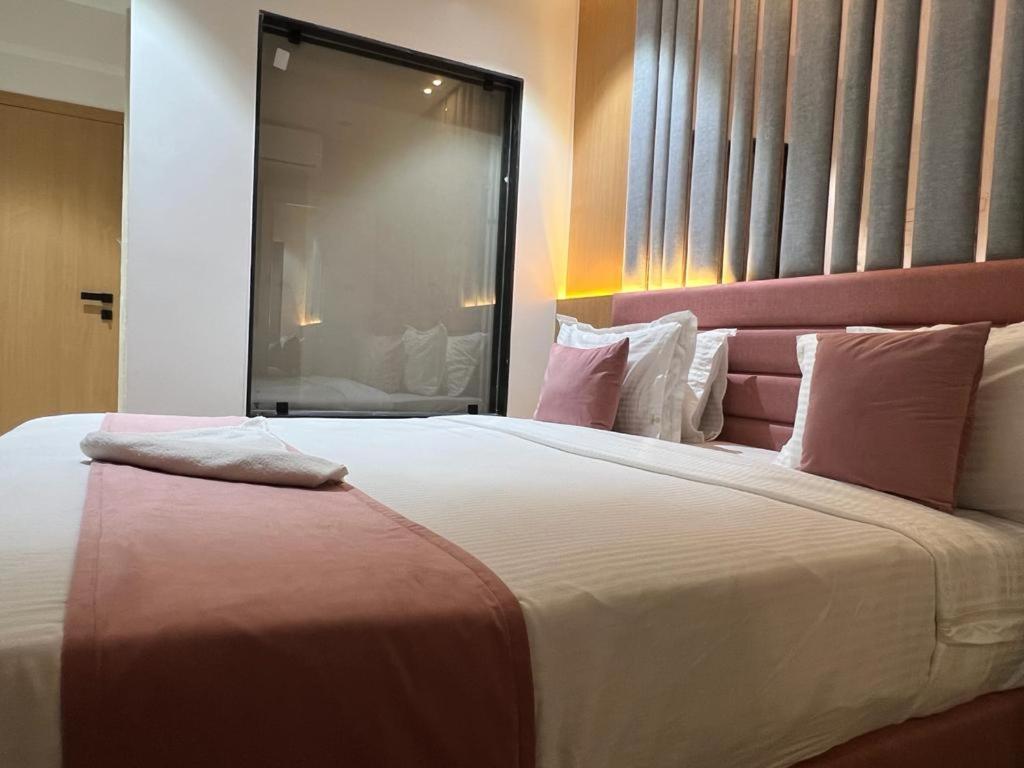 Hotel Cozzy Palace 수라트 외부 사진