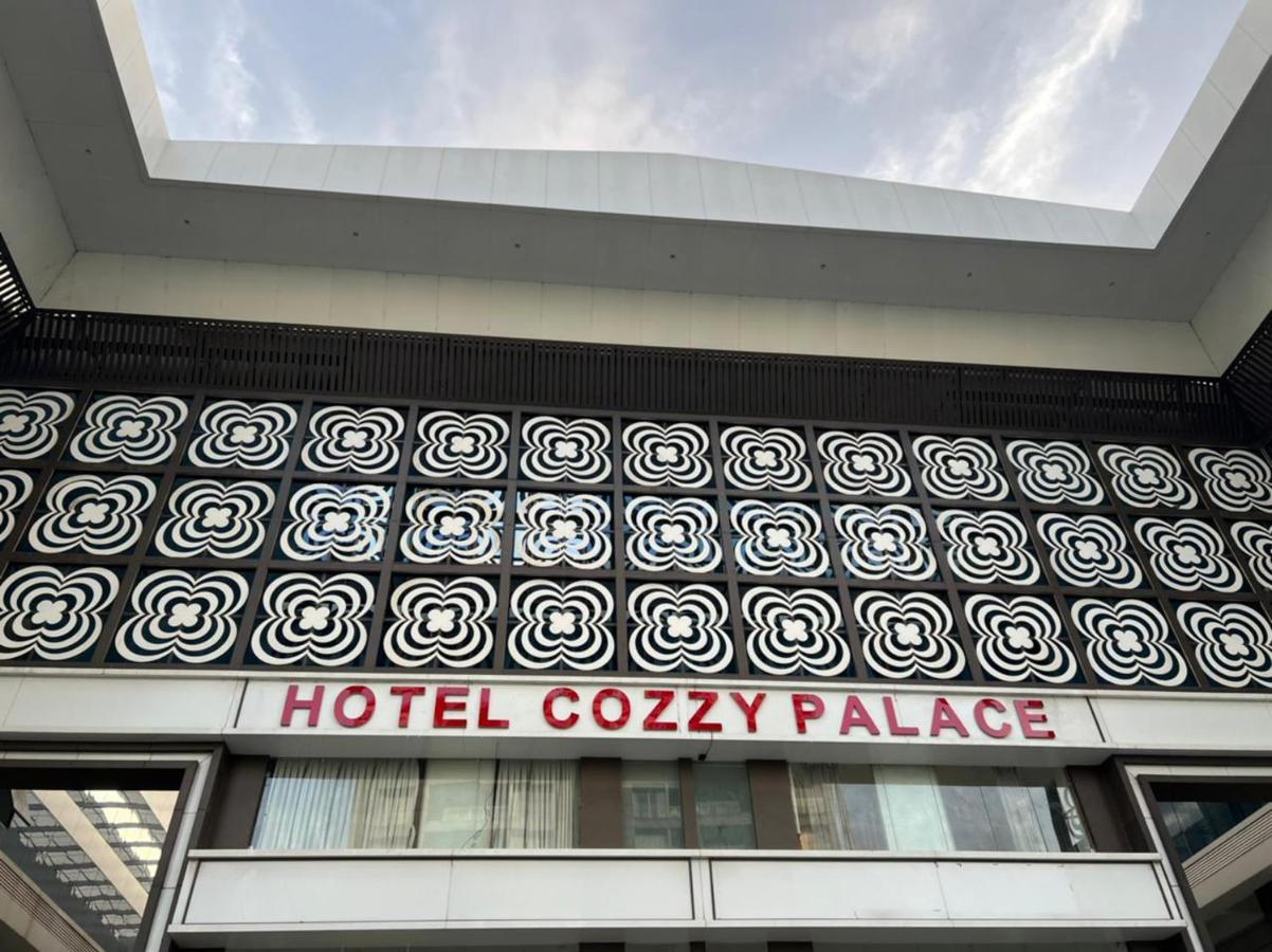 Hotel Cozzy Palace 수라트 외부 사진