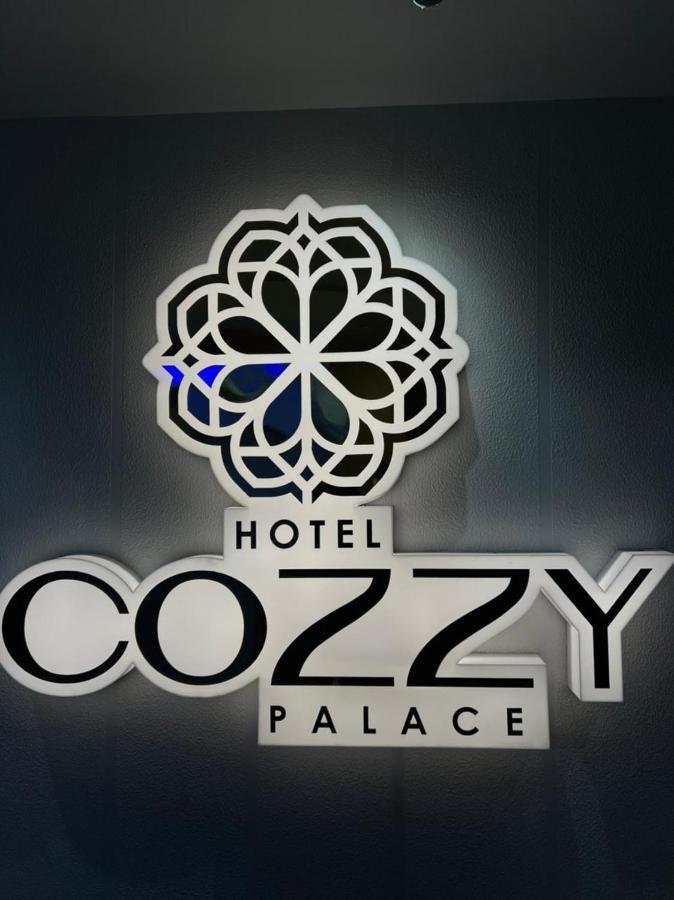 Hotel Cozzy Palace 수라트 외부 사진